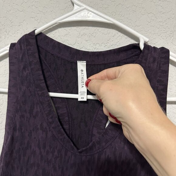 Athleta Momentum Cheetah Print Tank Top Purple Racerback Womens Size XS Athletic - Picture 3 of 6